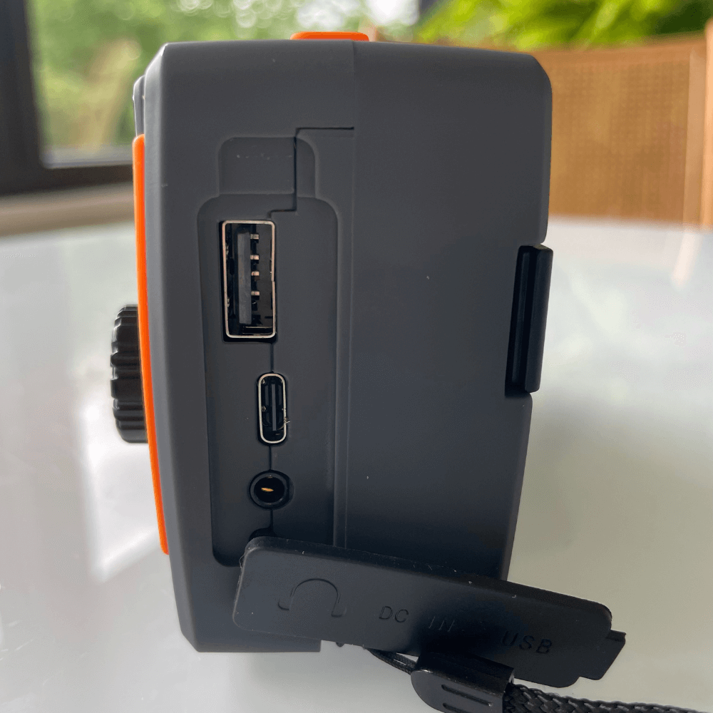 Nødradio 5000 mAh (FJERNLAGER 15-25 dages levering)